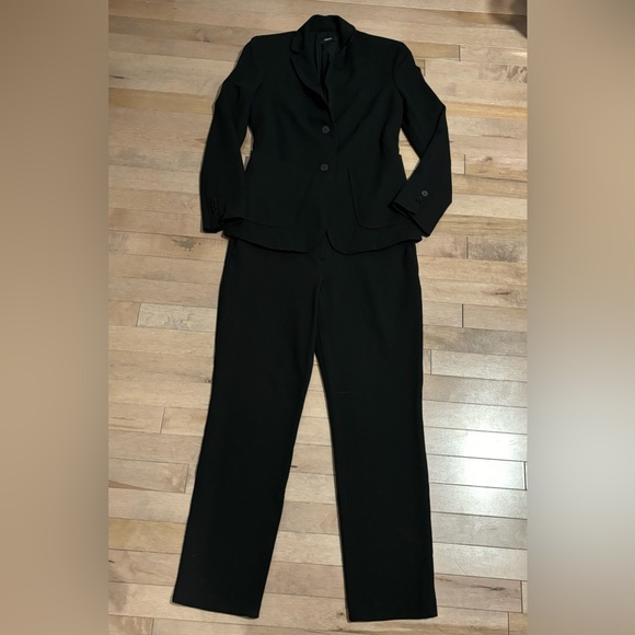 Theory 2 Piece Women’s Suit - Picture 15 of 16